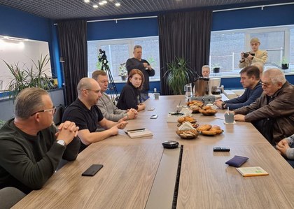 Решать проблемы в контакте с общественностью